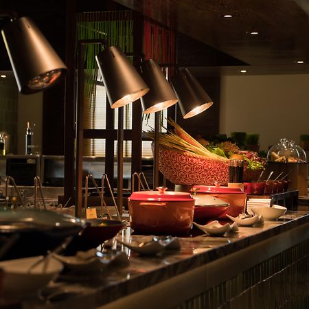 Mai House Saigon Hotel Ho Chi Minh City Bagian luar foto A buffet at a hotel