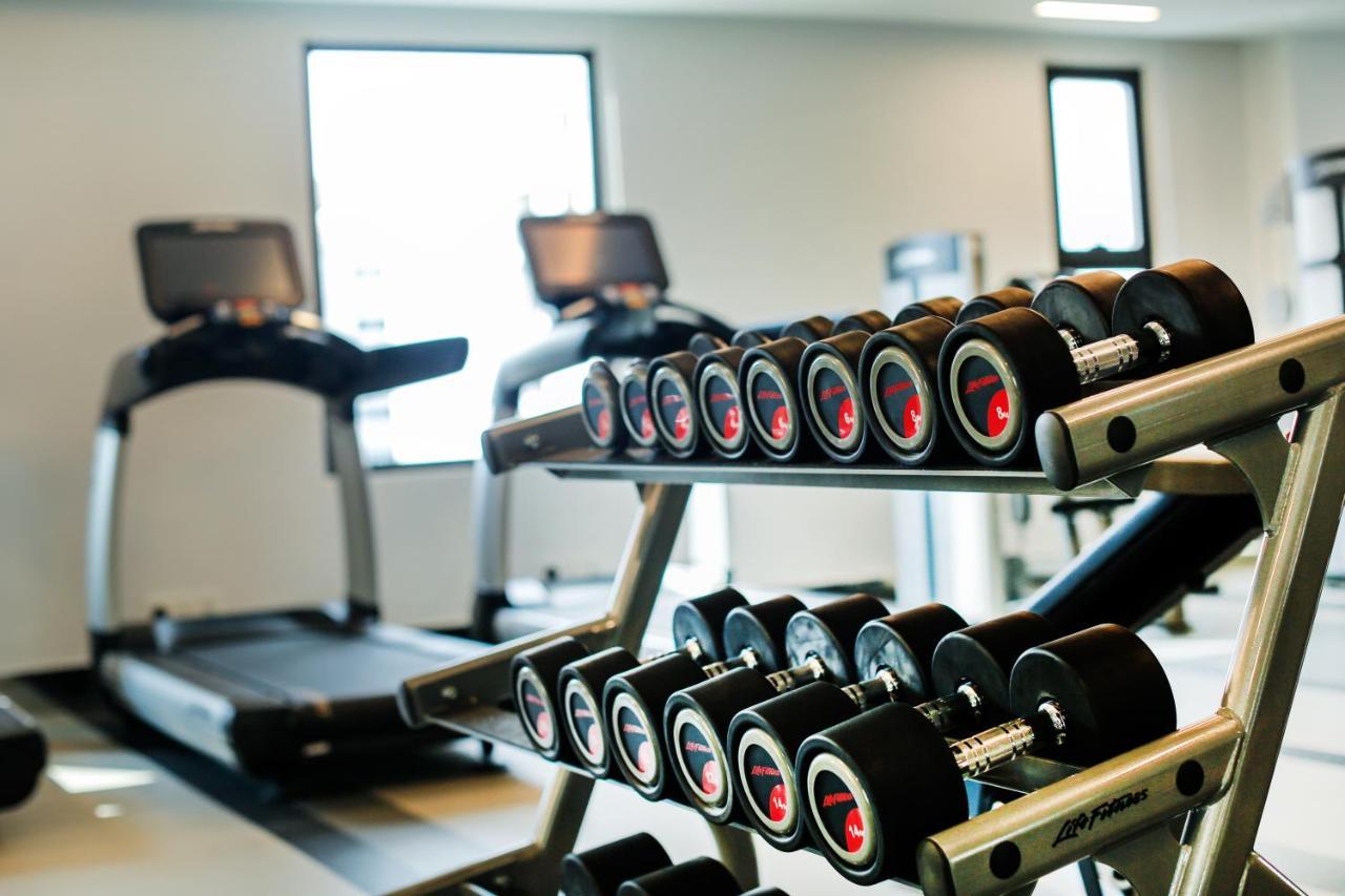 Mai House Saigon Hotel Ho Chi Minh City Bagian luar foto A set of dumbbells