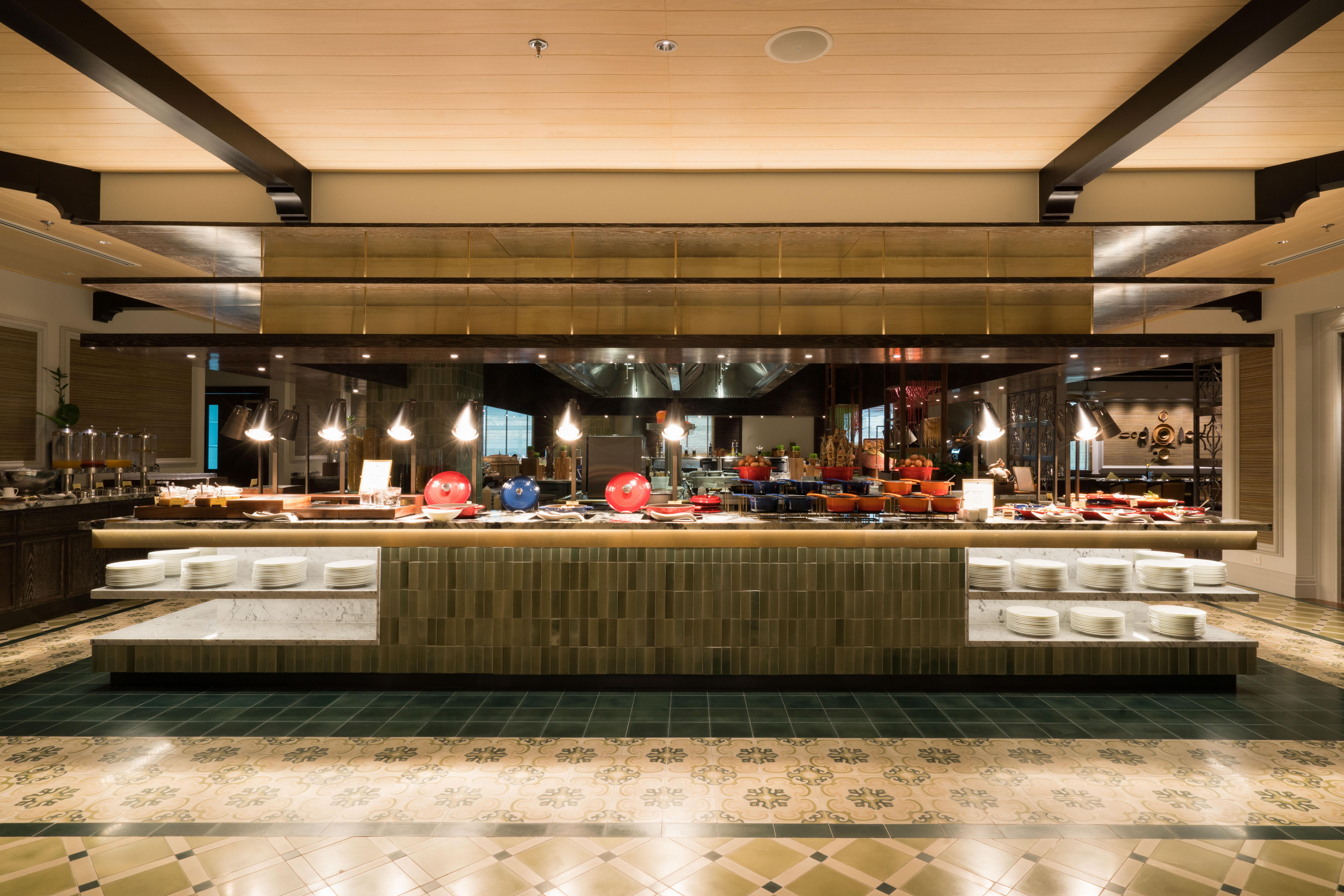 Mai House Saigon Hotel Ho Chi Minh City Bagian luar foto The buffet at the hotel