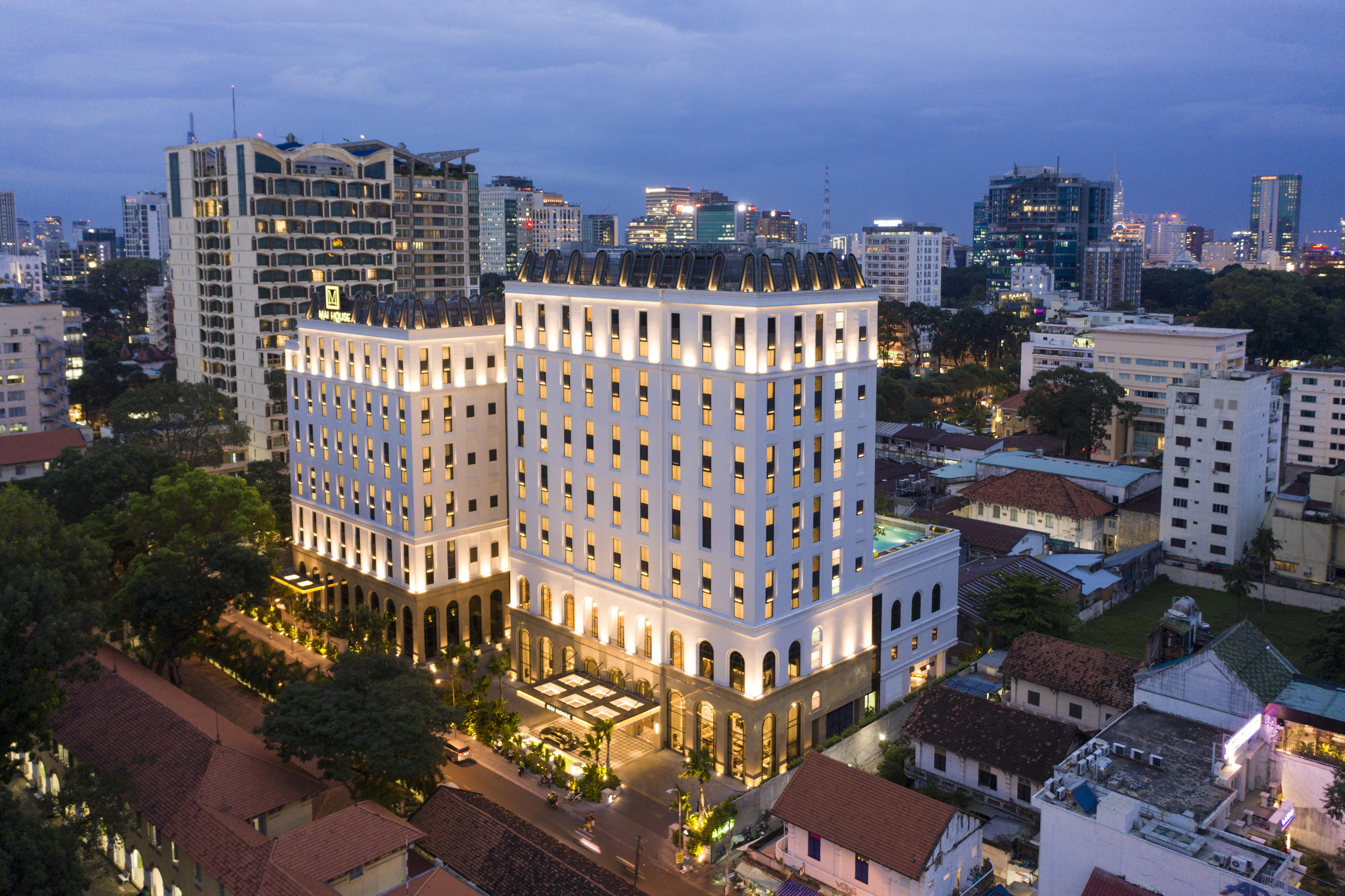 Mai House Saigon Hotel Ho Chi Minh City Bagian luar foto The hotel at night
