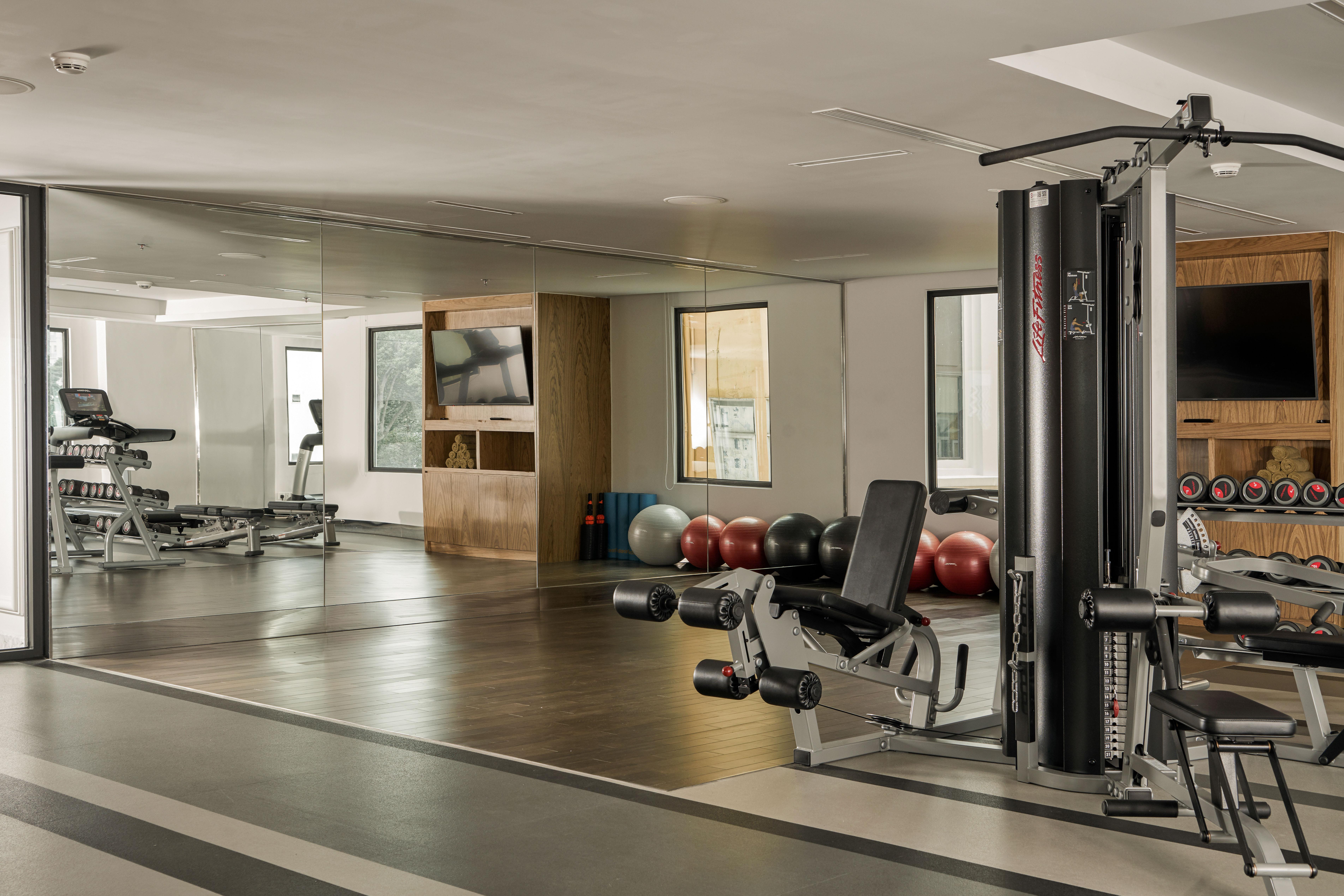 Mai House Saigon Hotel Ho Chi Minh City Bagian luar foto The gym at The Standard East Village