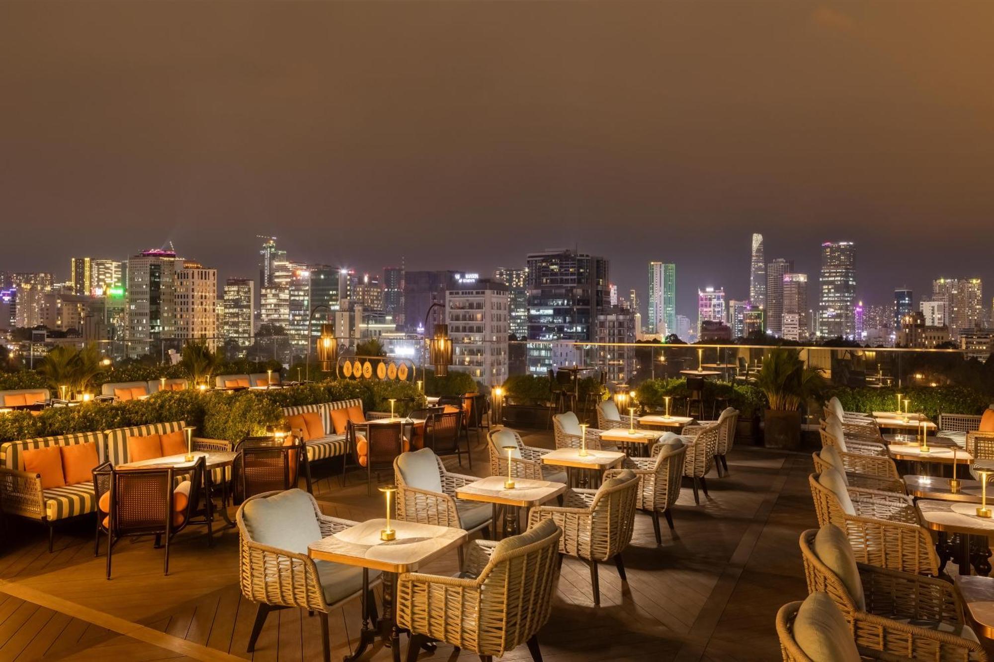 Mai House Saigon Hotel Ho Chi Minh City Bagian luar foto The View Rooftop Bar