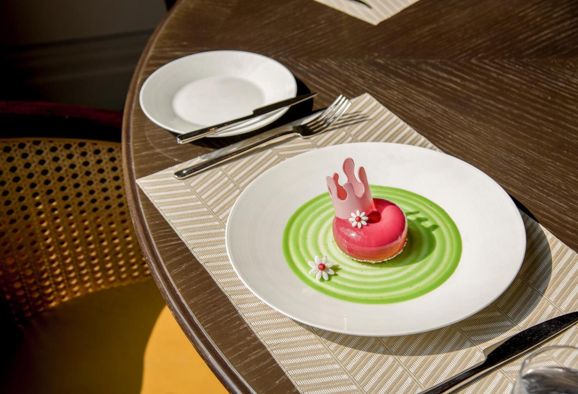 Mai House Saigon Hotel Ho Chi Minh City Bagian luar foto A dessert