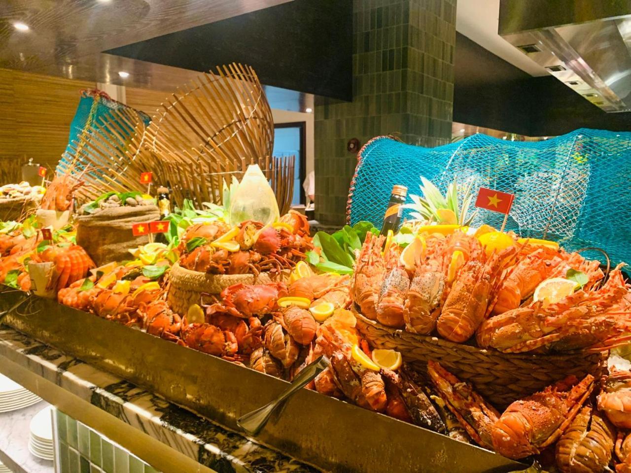 Mai House Saigon Hotel Ho Chi Minh City Bagian luar foto A seafood buffet