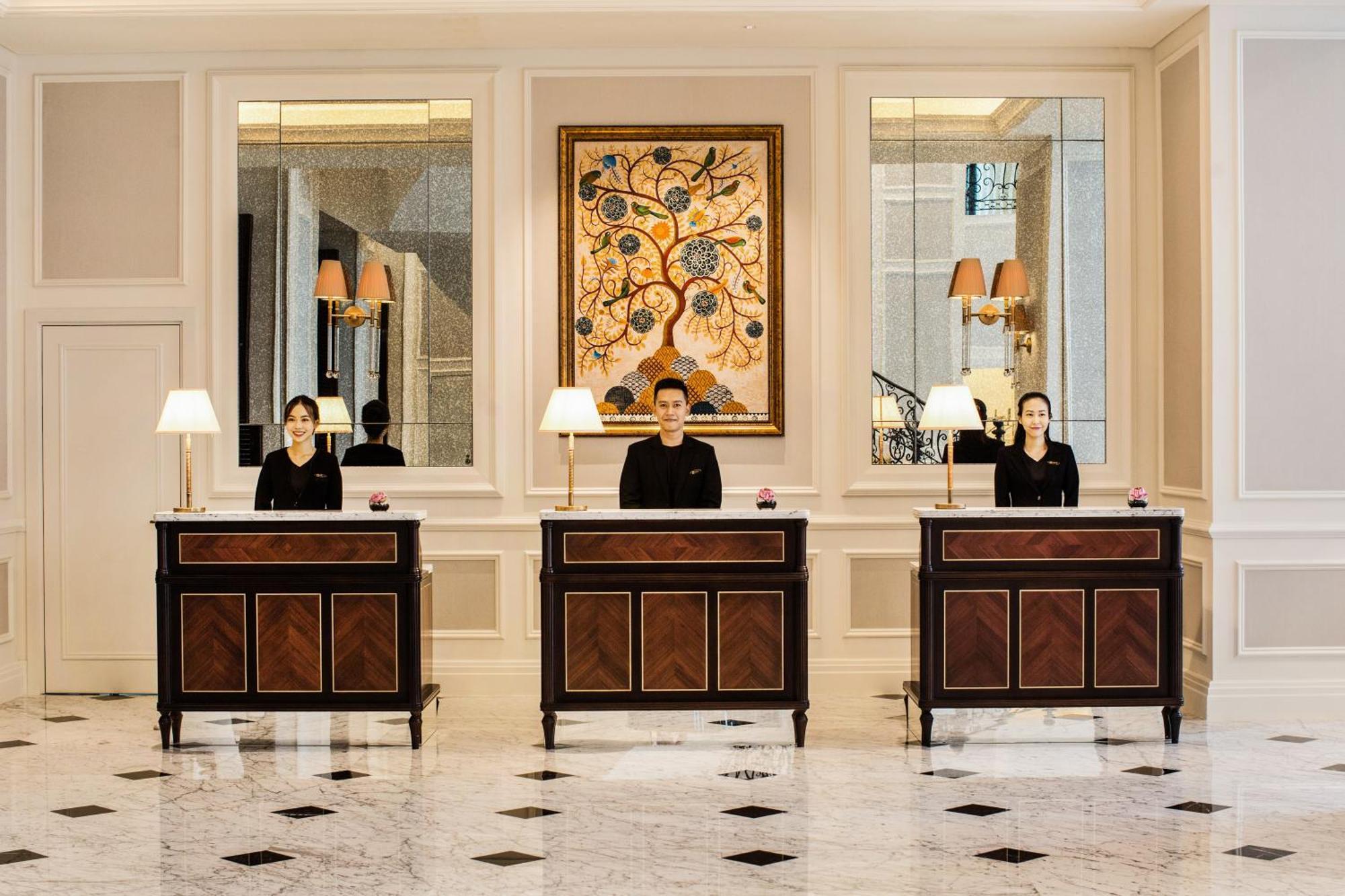 Mai House Saigon Hotel Ho Chi Minh City Bagian luar foto Concierge desks at the Four Seasons Hotel, London