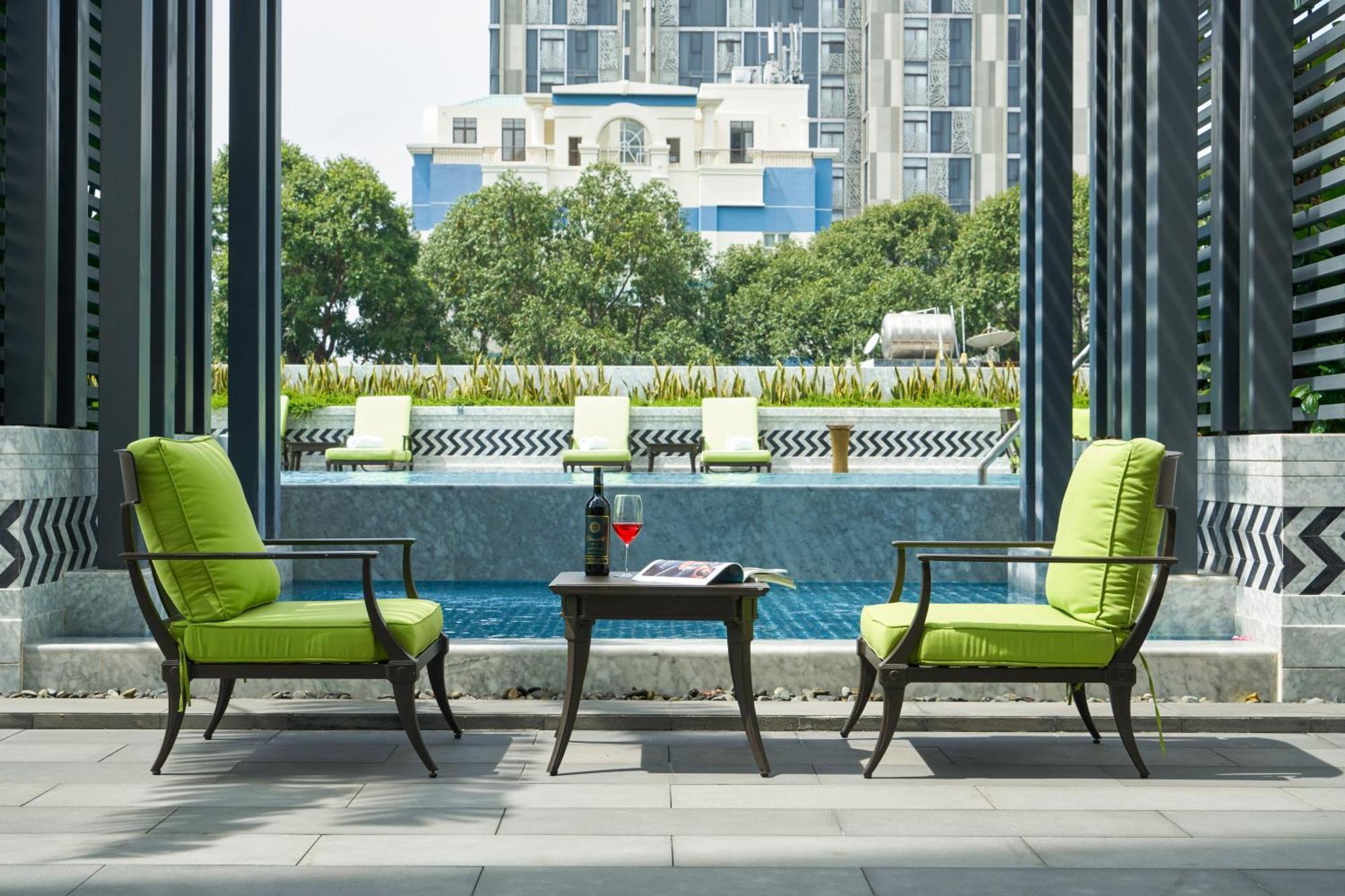 Mai House Saigon Hotel Ho Chi Minh City Bagian luar foto The pool at the hotel